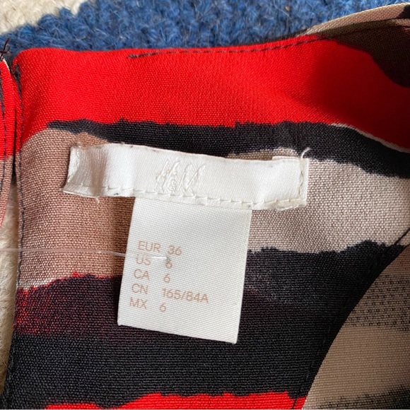 🍃 H&M GREEN BLACK MULTI PRINTED CAPRI SLEEVE DRESS! - Picture 11 of 15